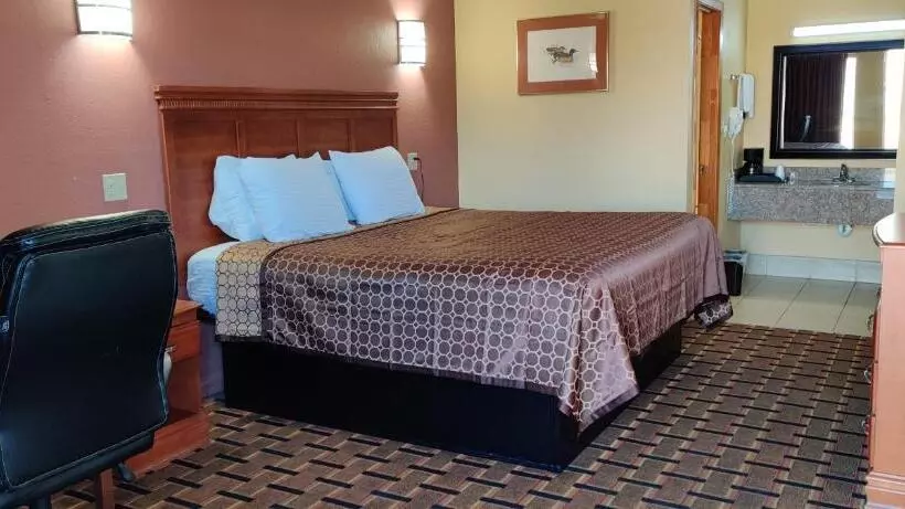 キングサイズベッドのスタンダードルーム, Americas Best Value Inn Indianola