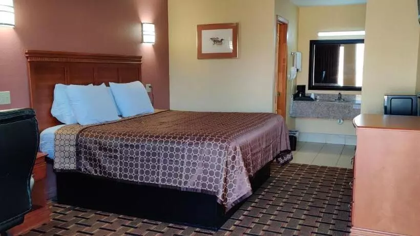 キングサイズベッドのスタンダードルーム, Americas Best Value Inn Indianola