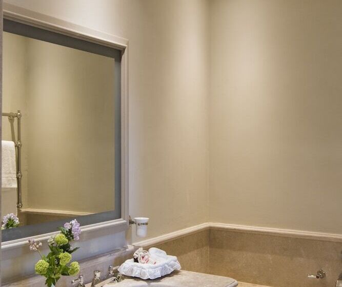 اتاق لوکس, Borgo San Felice