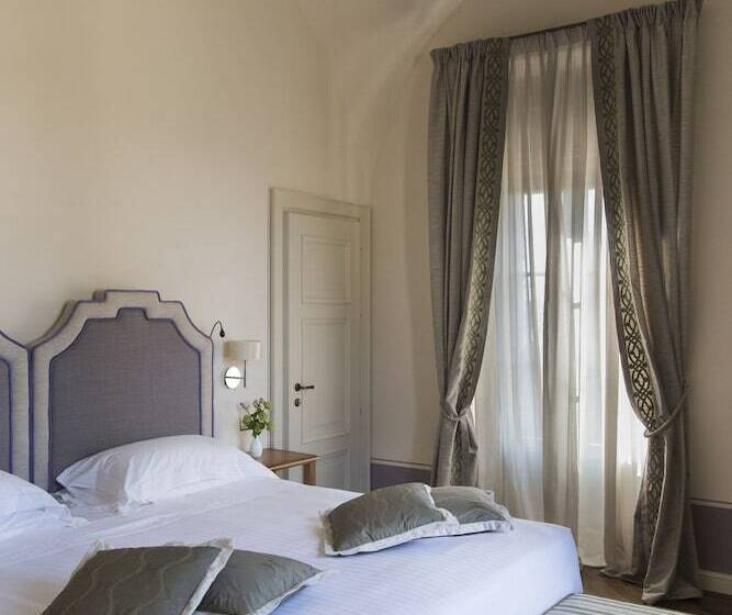 اتاق لوکس, Borgo San Felice