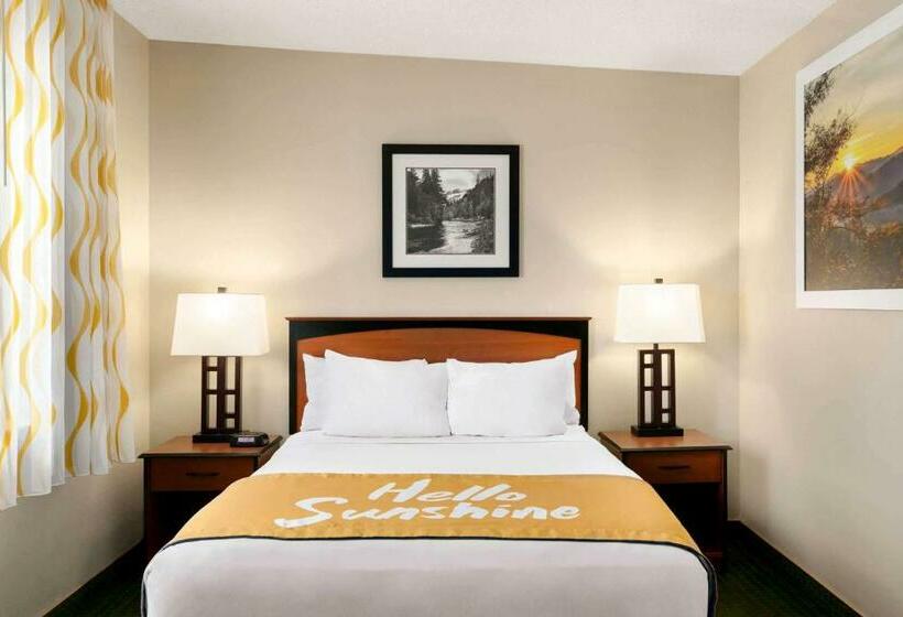 غرفة قياسية, Days Inn By Wyndham Cortez