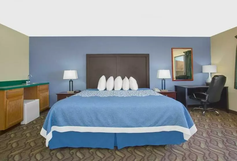 キングサイズベッドのスタンダードルーム, Days Inn By Wyndham North Platte