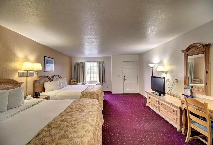 Deluxe-huone King-vuode, Days Inn & Suites By Wyndham Lolo