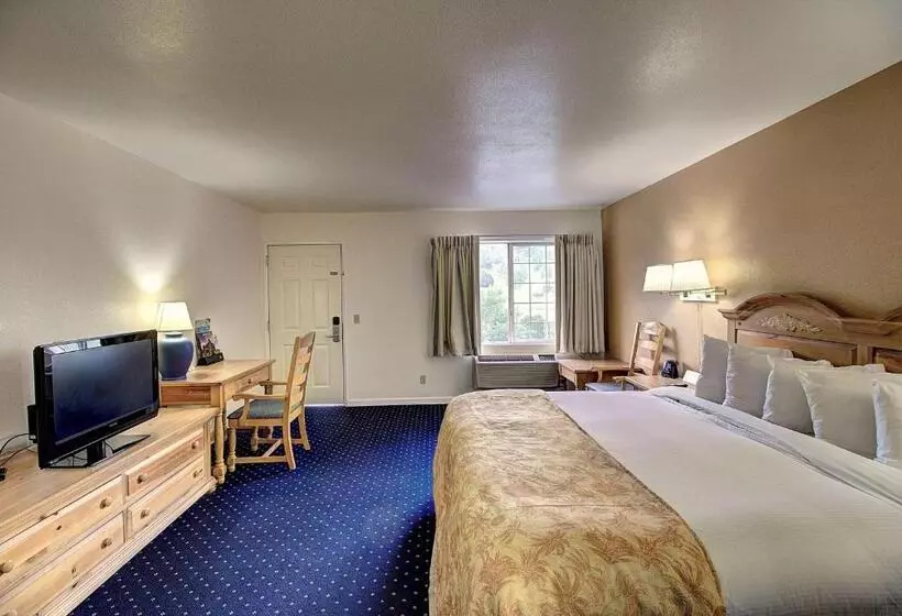 Standard-invahuone King-vuode, Days Inn & Suites By Wyndham Lolo