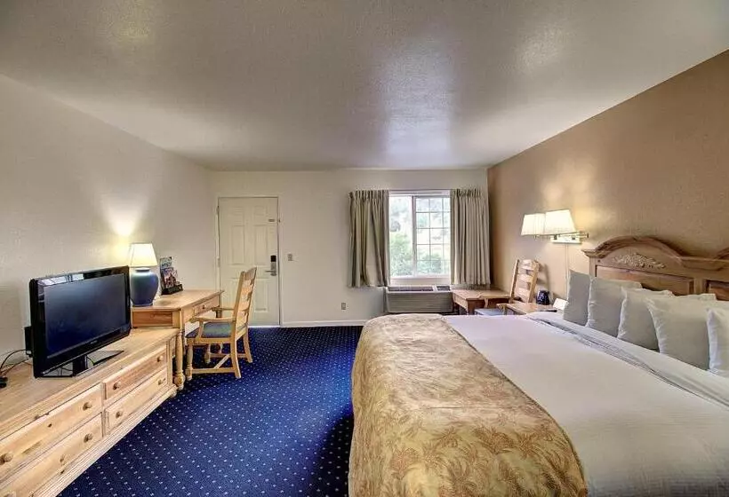 Standard-invahuone King-vuode, Days Inn & Suites By Wyndham Lolo