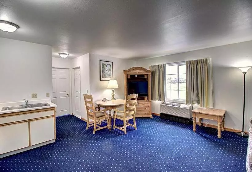 Sviitti King-vuode, Days Inn & Suites By Wyndham Lolo