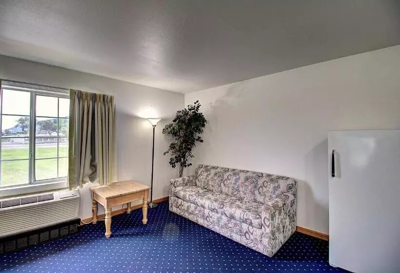 Sviitti King-vuode, Days Inn & Suites By Wyndham Lolo
