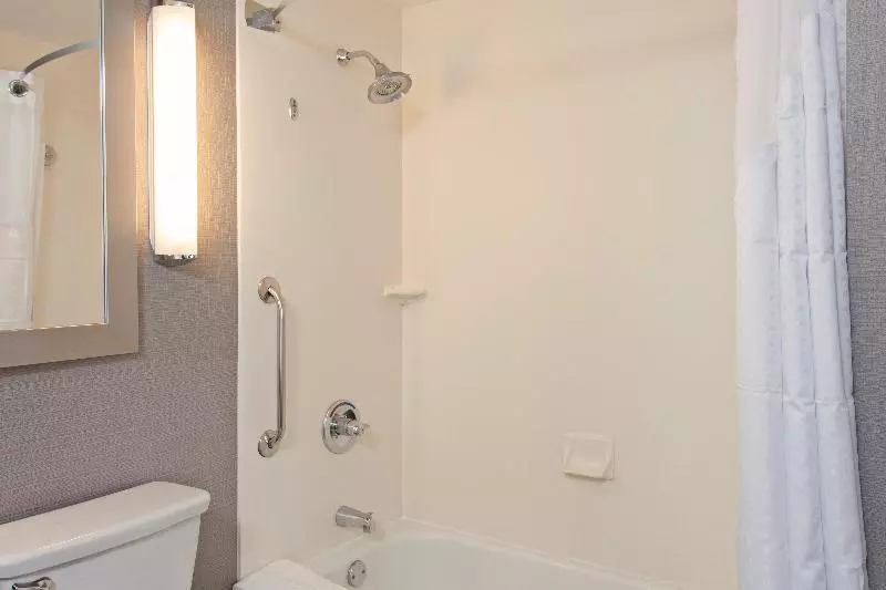 身障者適用スイートルーム, Holiday Inn Express Richmond, An Ihg