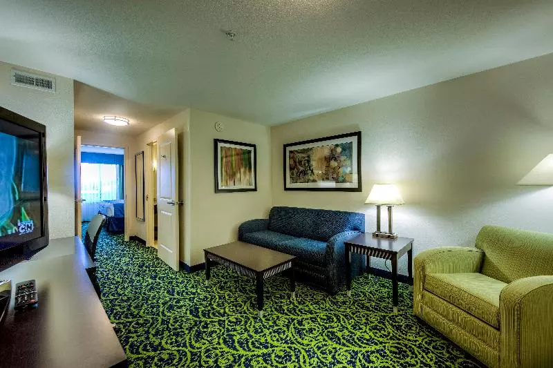キングサイズベッドのスイートルーム, Holiday Inn Express Richmond, An Ihg