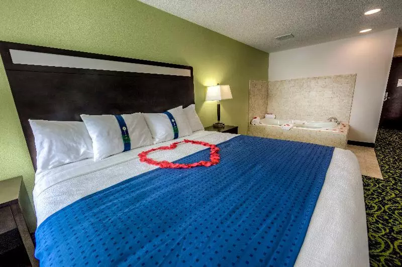 キングサイズベッドのスタンダードルーム, Holiday Inn Express Richmond, An Ihg
