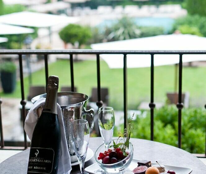 חדר דלוקס, Hôtel De Mougins