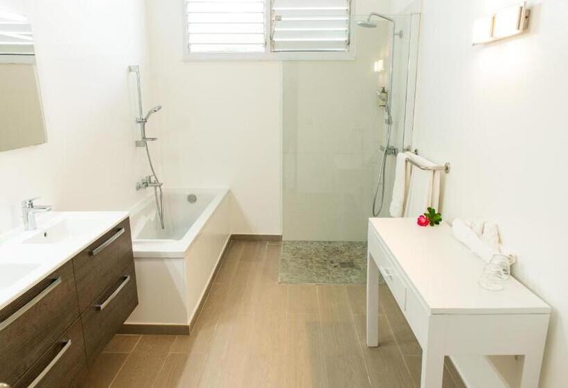 سوییت سوپریور با چشمانداز دریا, Hôtel Frégate Bleue