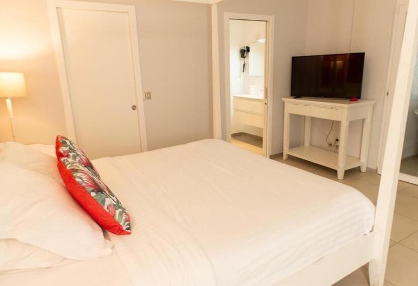 سوییت خانوادگی, Hôtel Frégate Bleue