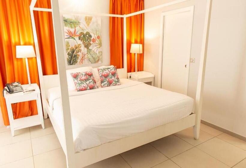 سوییت خانوادگی, Hôtel Frégate Bleue