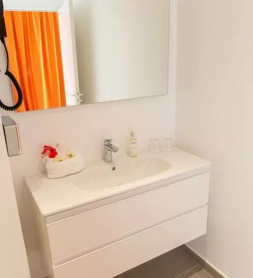 Deluxe Suite King Bed, Hôtel Frégate Bleue