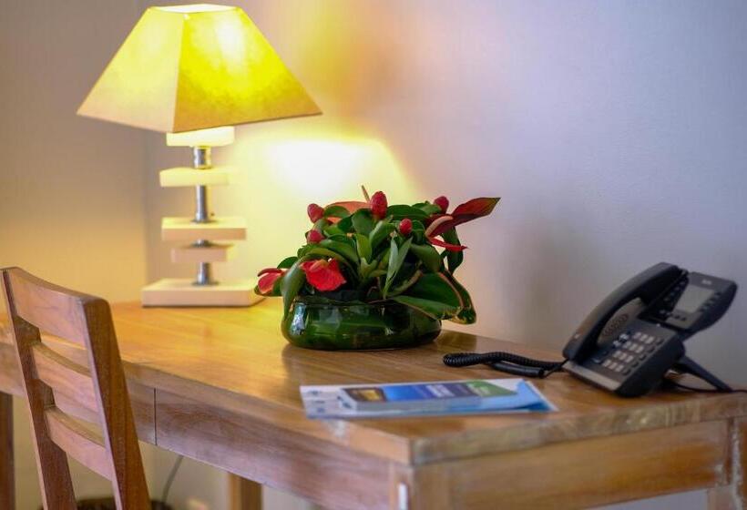 اتاق استاندارد با چشمانداز استخر, Hôtel Frégate Bleue