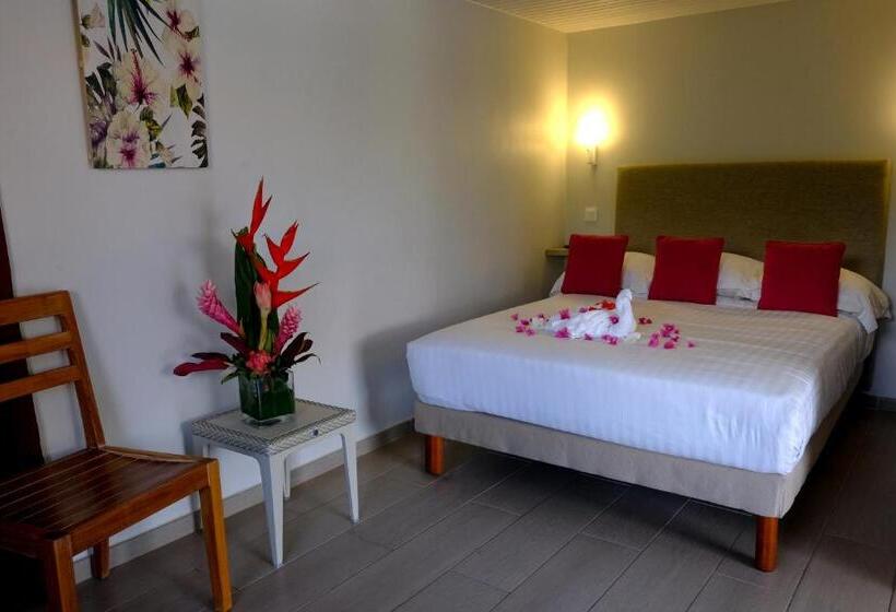 اتاق استاندارد با چشمانداز استخر, Hôtel Frégate Bleue