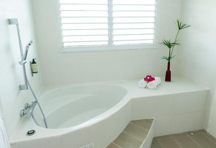 اتاق لوکس خانوادگی, Hôtel Frégate Bleue