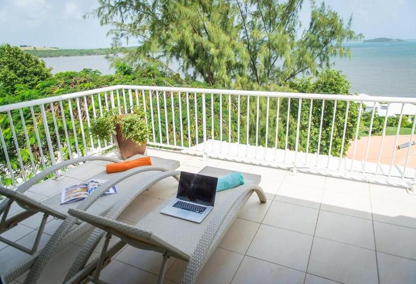 اتاق لوکس خانوادگی, Hôtel Frégate Bleue