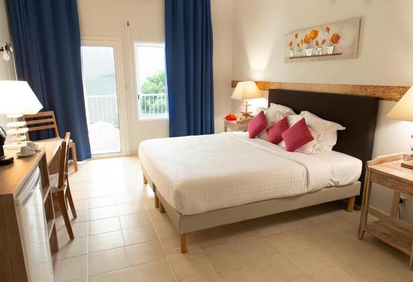 اتاق خانوادگی با چشمانداز دریا, Hôtel Frégate Bleue