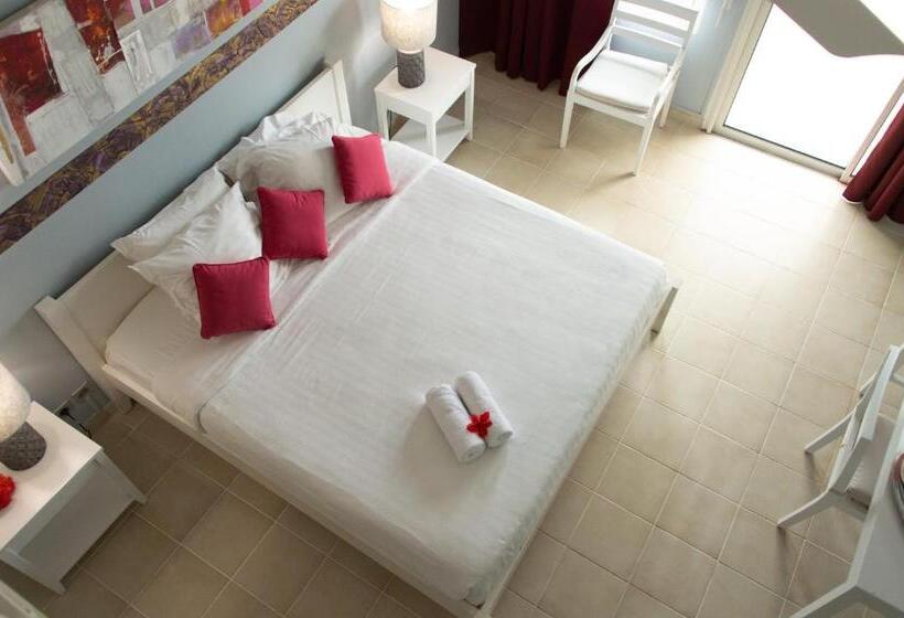 اتاق خانوادگی با چشمانداز دریا, Hôtel Frégate Bleue