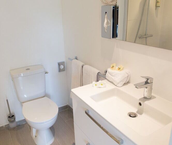 اتاق استاندارد با چشمانداز استخر, Hôtel Frégate Bleue