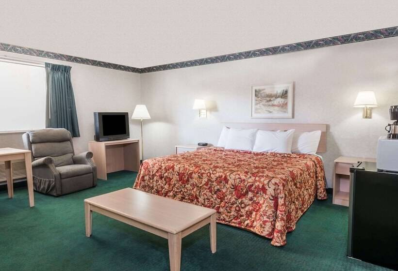 带2个双人床的标准工作室, Knights Inn Ottawa