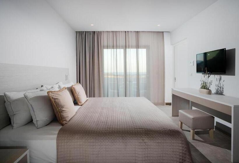 חדר משפחתי נוף לגינה, Porto Bello Beach