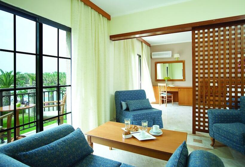 חדר משפחתי נוף לגינה, Porto Bello Beach