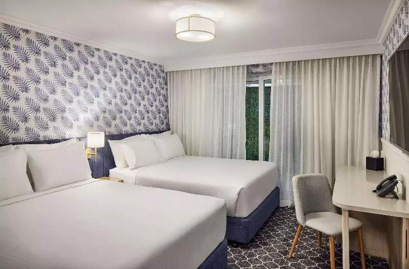 クイーンサイズベッドのスタンダードルーム, The Beachcomber Hotel & Resort, Ascend Hotel Collection