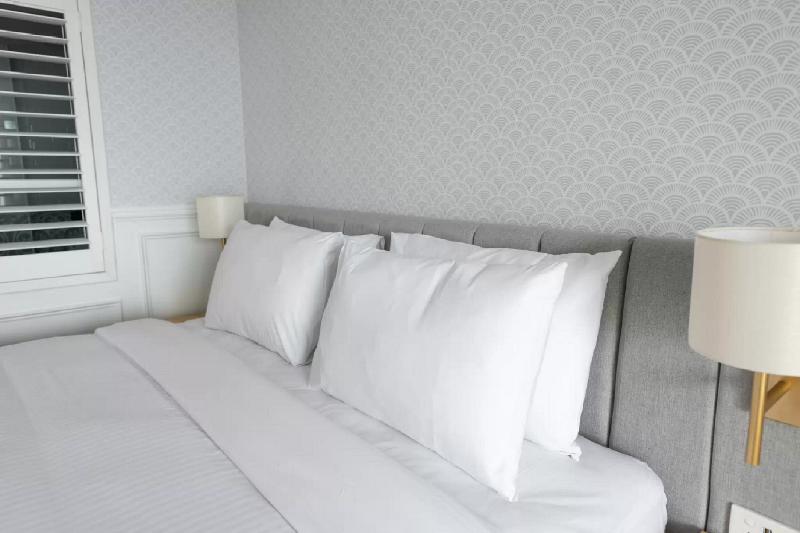 חדר סטנדרט עם מיטת קווין, The Beachcomber Hotel & Resort, Ascend Hotel Collection