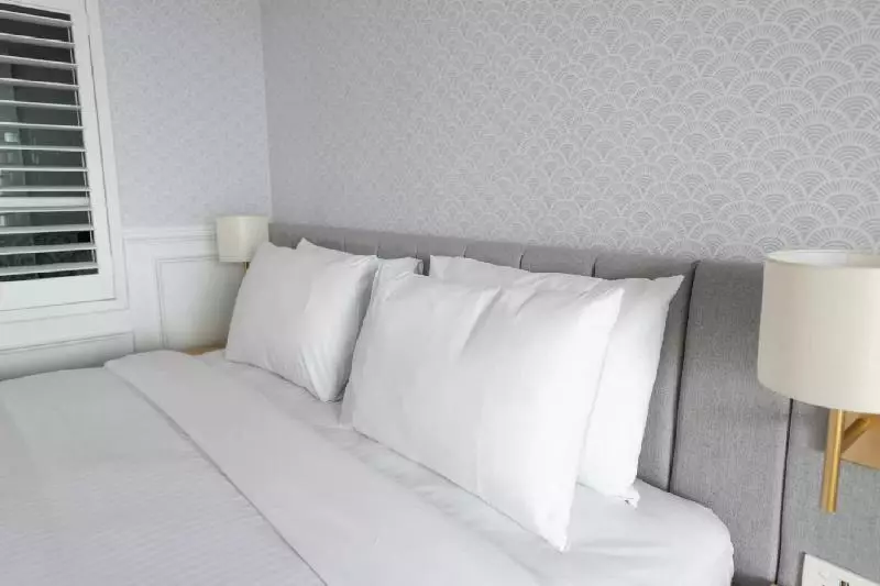 クイーンサイズベッドのスタンダードルーム, The Beachcomber Hotel & Resort, Ascend Hotel Collection