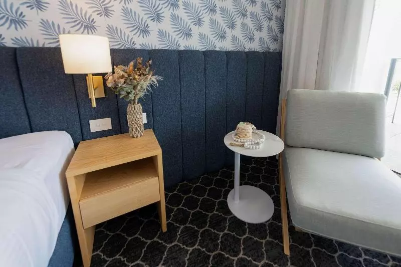 キングサイズベッドのスタンダードルーム, The Beachcomber Hotel & Resort, Ascend Hotel Collection