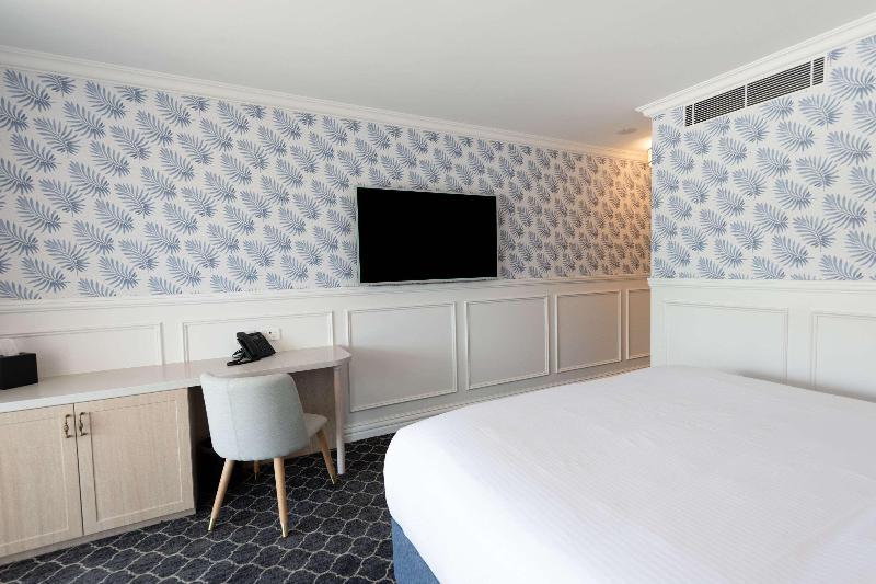 חדר סטנדרט עם מיטת קינג, The Beachcomber Hotel & Resort, Ascend Hotel Collection