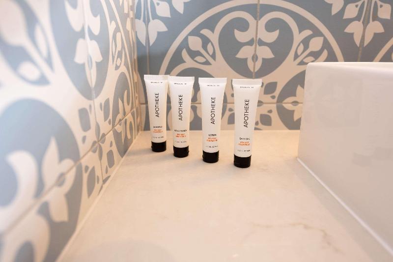 חדר סטנדרט עם מיטת קינג, The Beachcomber Hotel & Resort, Ascend Hotel Collection