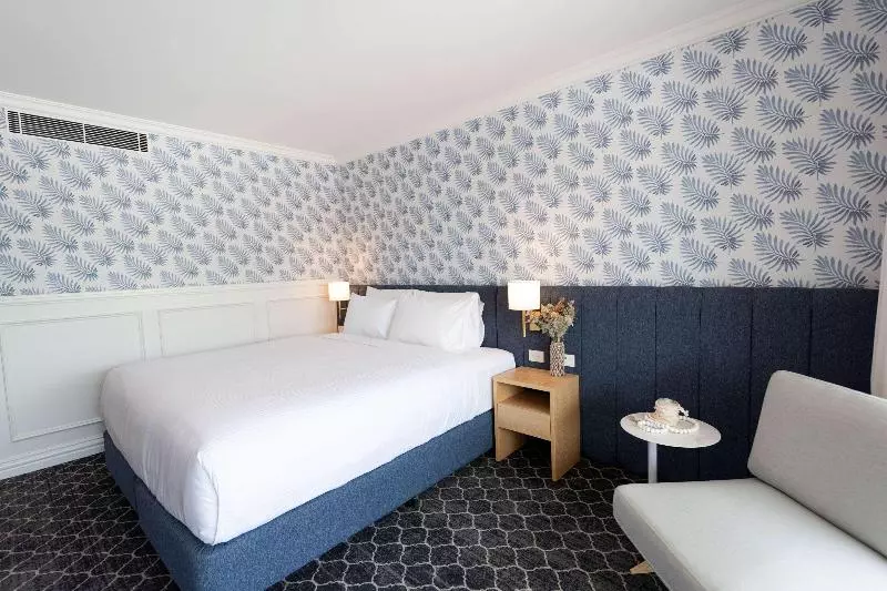 キングサイズベッドのスタンダードルーム, The Beachcomber Hotel & Resort, Ascend Hotel Collection