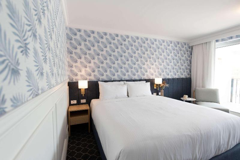 חדר סטנדרט עם מיטת קינג, The Beachcomber Hotel & Resort, Ascend Hotel Collection