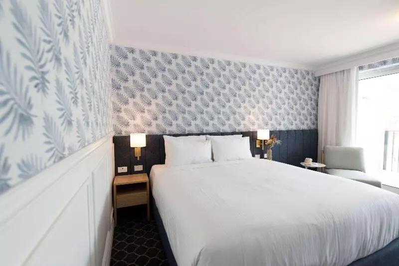 キングサイズベッドのスタンダードルーム, The Beachcomber Hotel & Resort, Ascend Hotel Collection