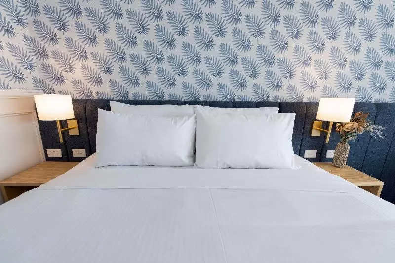 キングサイズベッドのスタンダードルーム, The Beachcomber Hotel & Resort, Ascend Hotel Collection