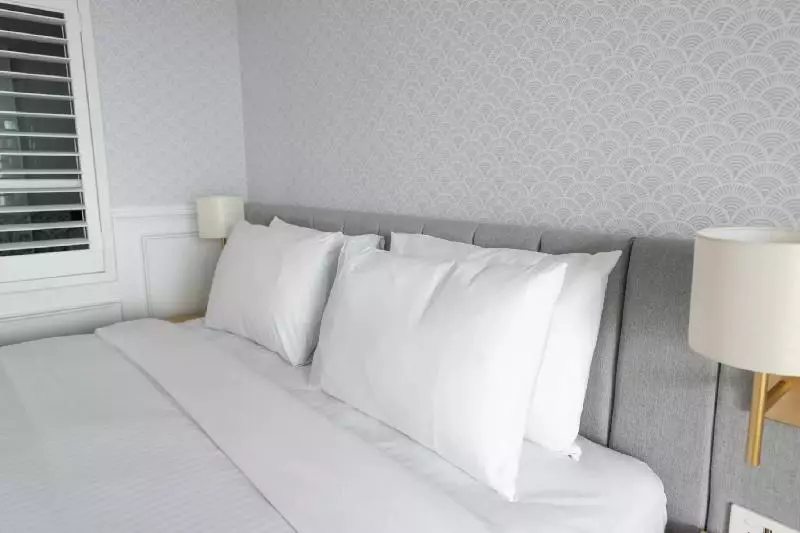 クイーンサイズベッドのスタンダードルーム, The Beachcomber Hotel & Resort, Ascend Hotel Collection
