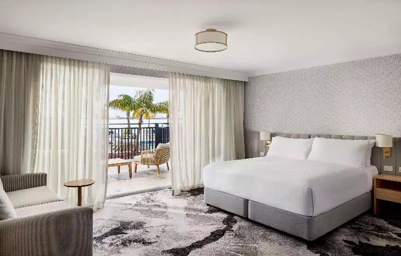 キングサイズベッドのスタンダードルーム, The Beachcomber Hotel & Resort, Ascend Hotel Collection