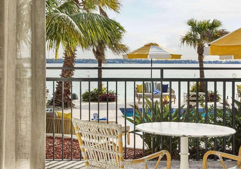 חדר סטנדרט עם מיטת קינג, The Beachcomber Hotel & Resort, Ascend Hotel Collection