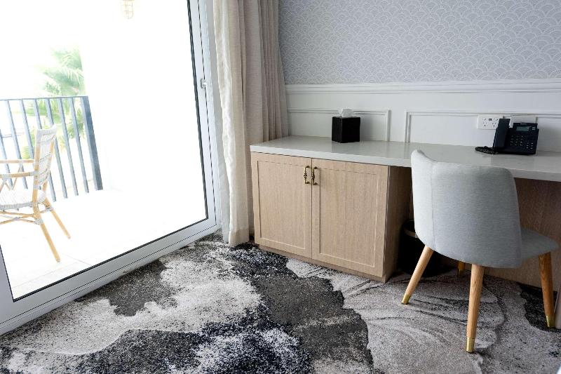 חדר סטנדרט עם מיטת קינג, The Beachcomber Hotel & Resort, Ascend Hotel Collection