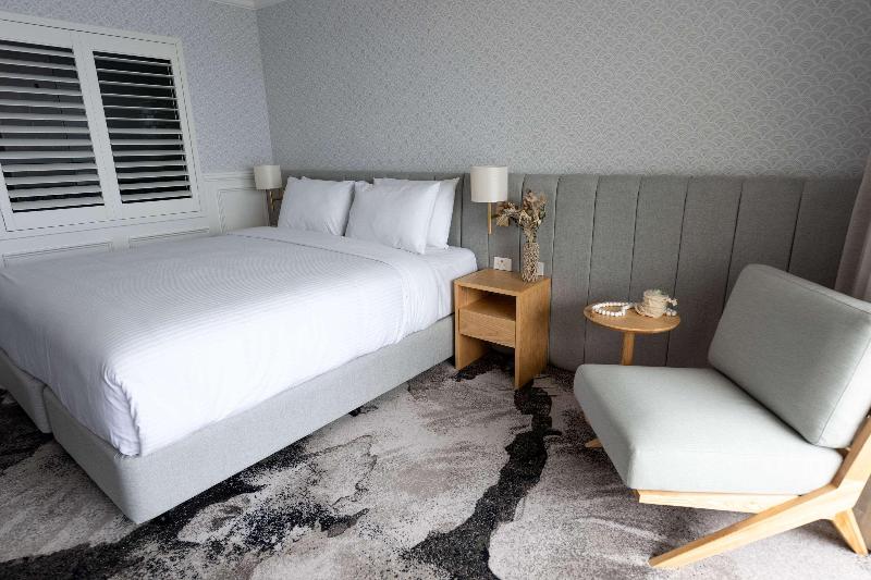 חדר סטנדרט עם מיטת קינג, The Beachcomber Hotel & Resort, Ascend Hotel Collection