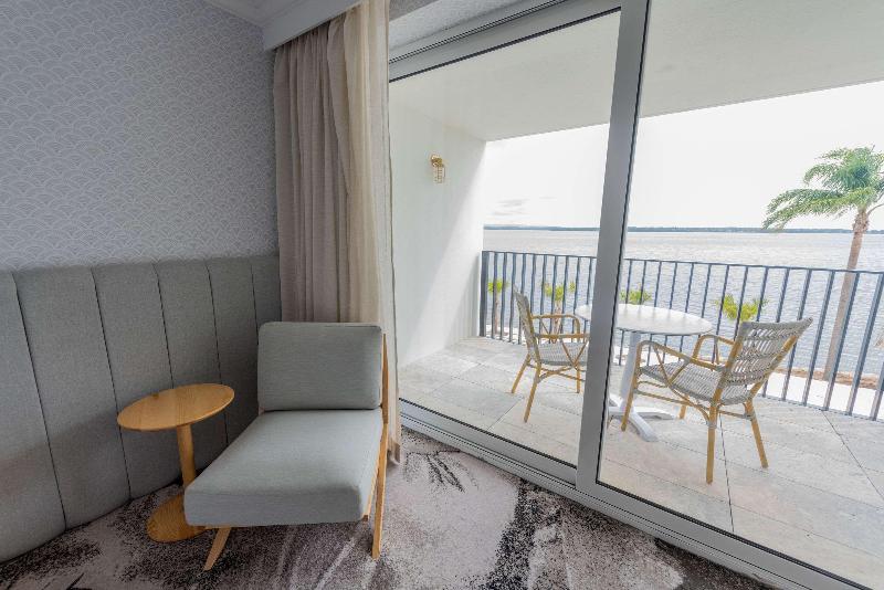 חדר סטנדרט עם מיטת קינג, The Beachcomber Hotel & Resort, Ascend Hotel Collection