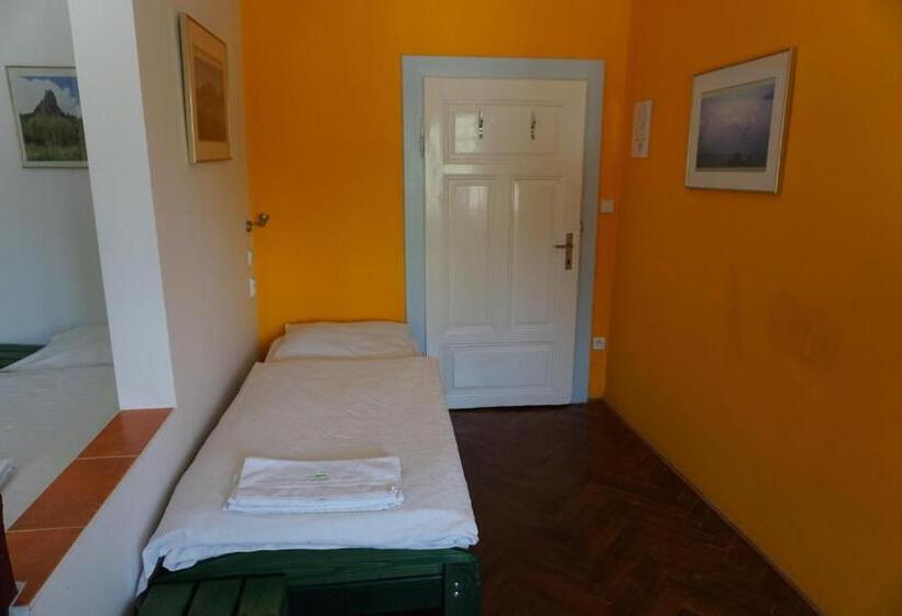 غرفة قياسية, Retro Hotel Pod Zvičinou