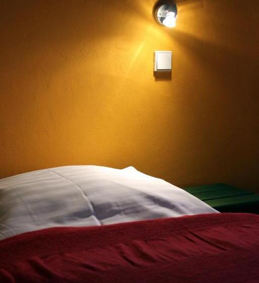 غرفة قياسية ثلاثية, Retro Hotel Pod Zvičinou