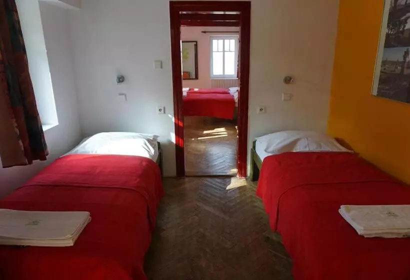 スタンダード４人部屋, Retro Hotel Pod Zvičinou