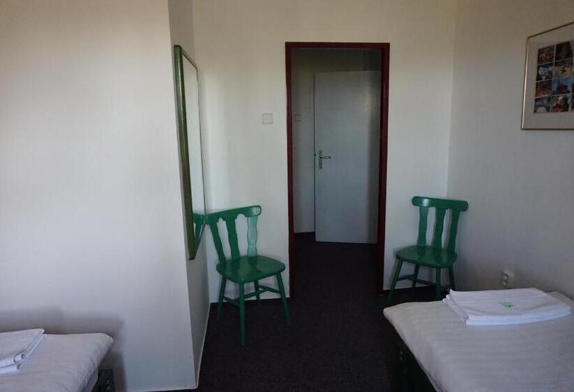 غرفة عائلية, Retro Hotel Pod Zvičinou