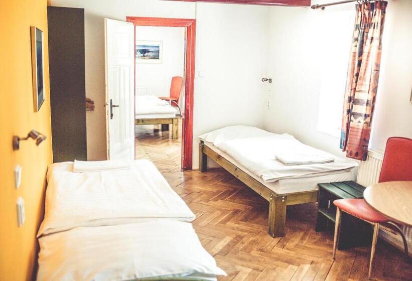 غرفة عائلية, Retro Hotel Pod Zvičinou